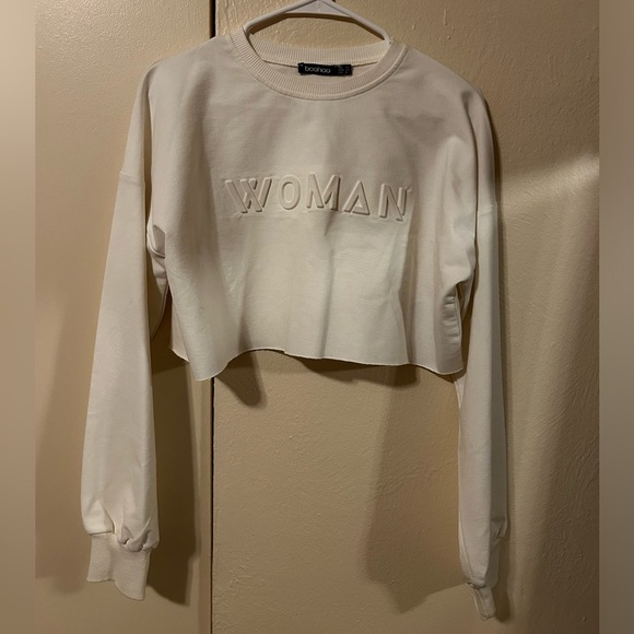 White cropped hoodie with woman graphic - Picture 4 of 7